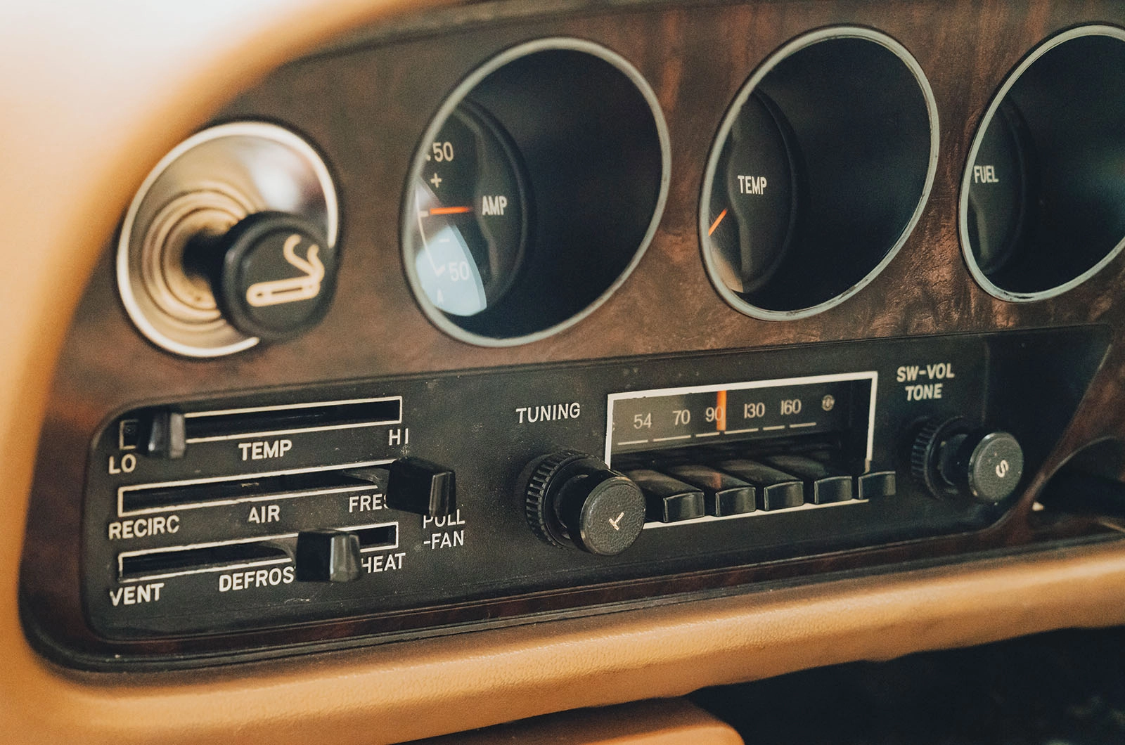 Classic & Sports Car Ford Toyota Vauxhall 09