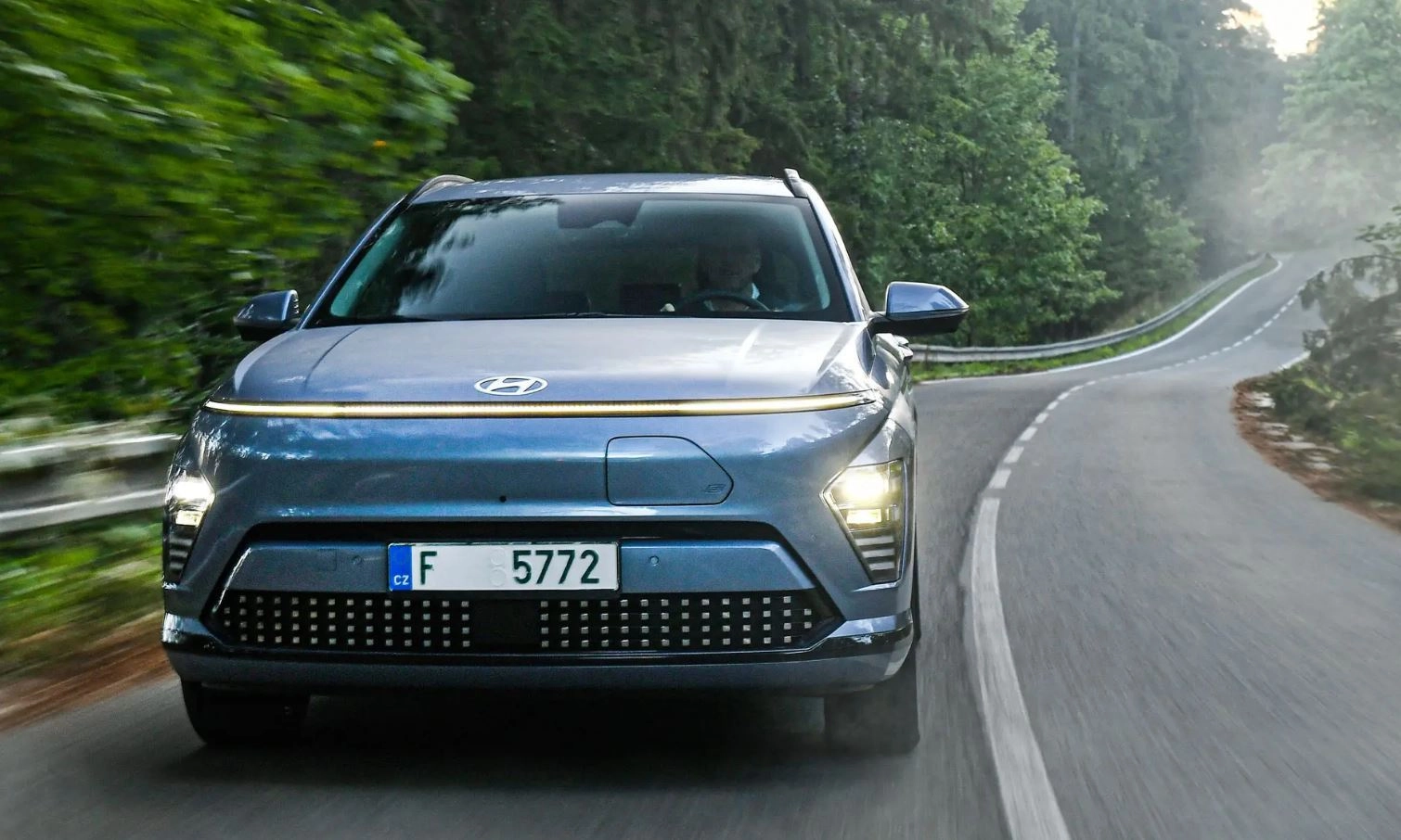 Zašto automobili danas imaju podijeljena svjetla?