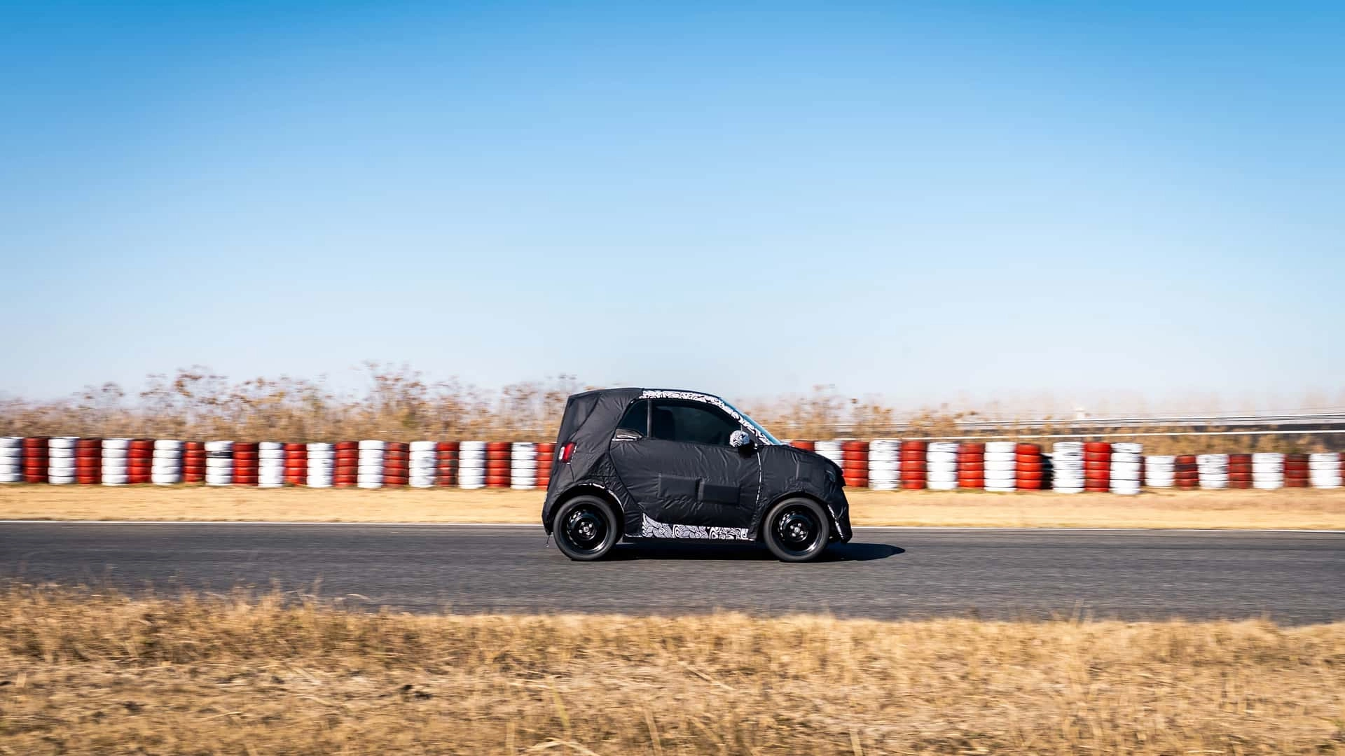 Smart 2 le foto spia dei test su strada