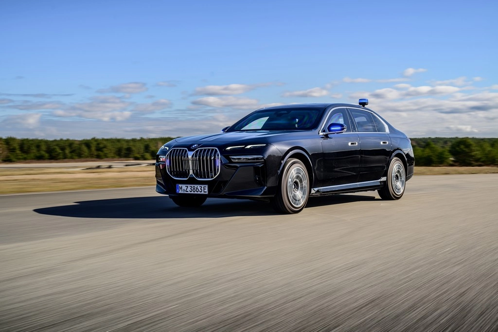 P90543747 HighRes The bmw i7 xdrive60