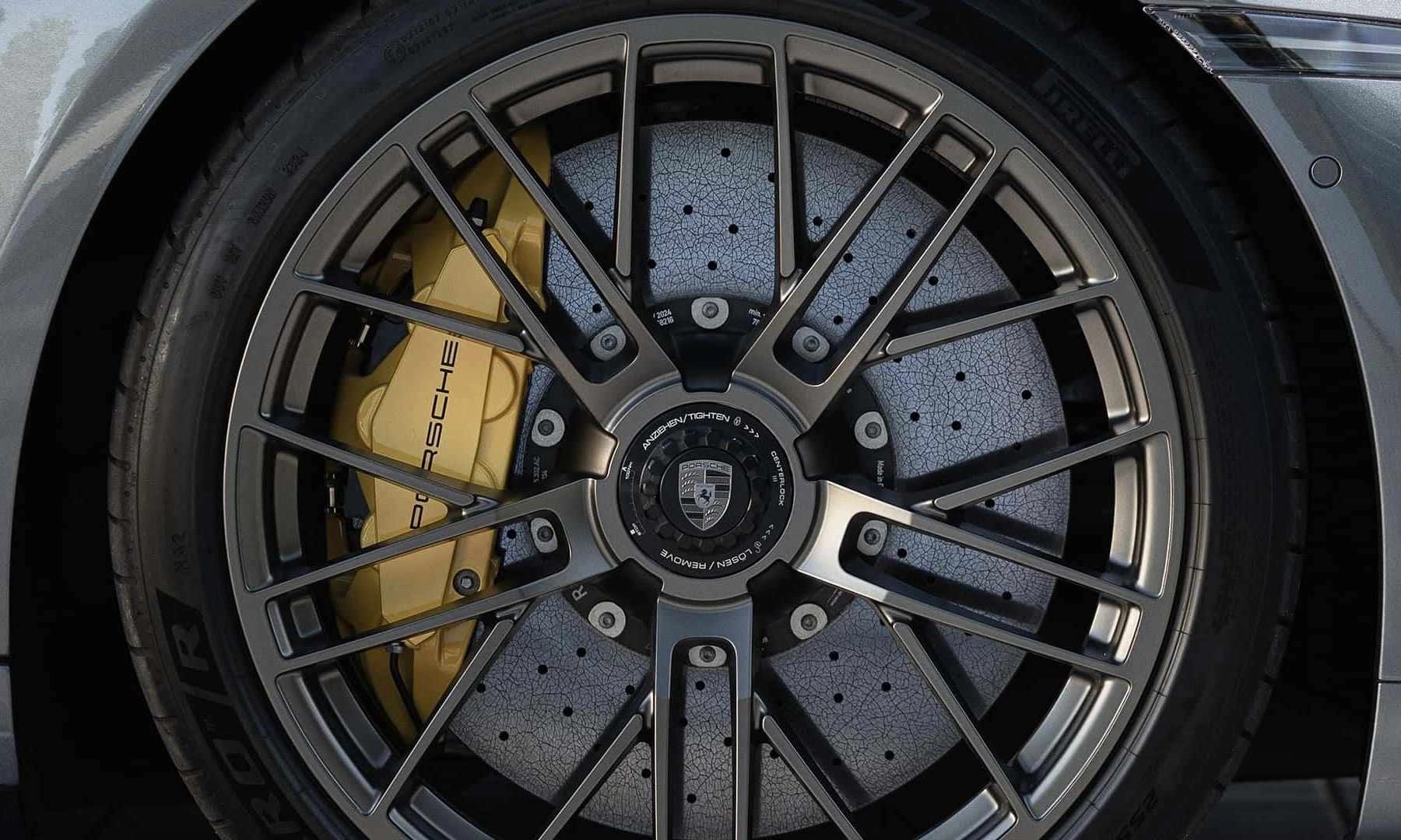 Specijalno skrojena obuća za ekstremni Porsche 911 Turbo S