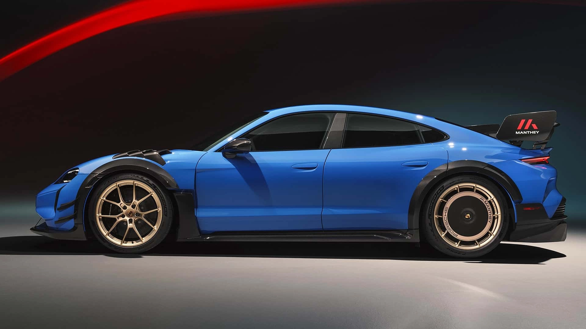 Pcorsche taycan turbo gt con manthey kit