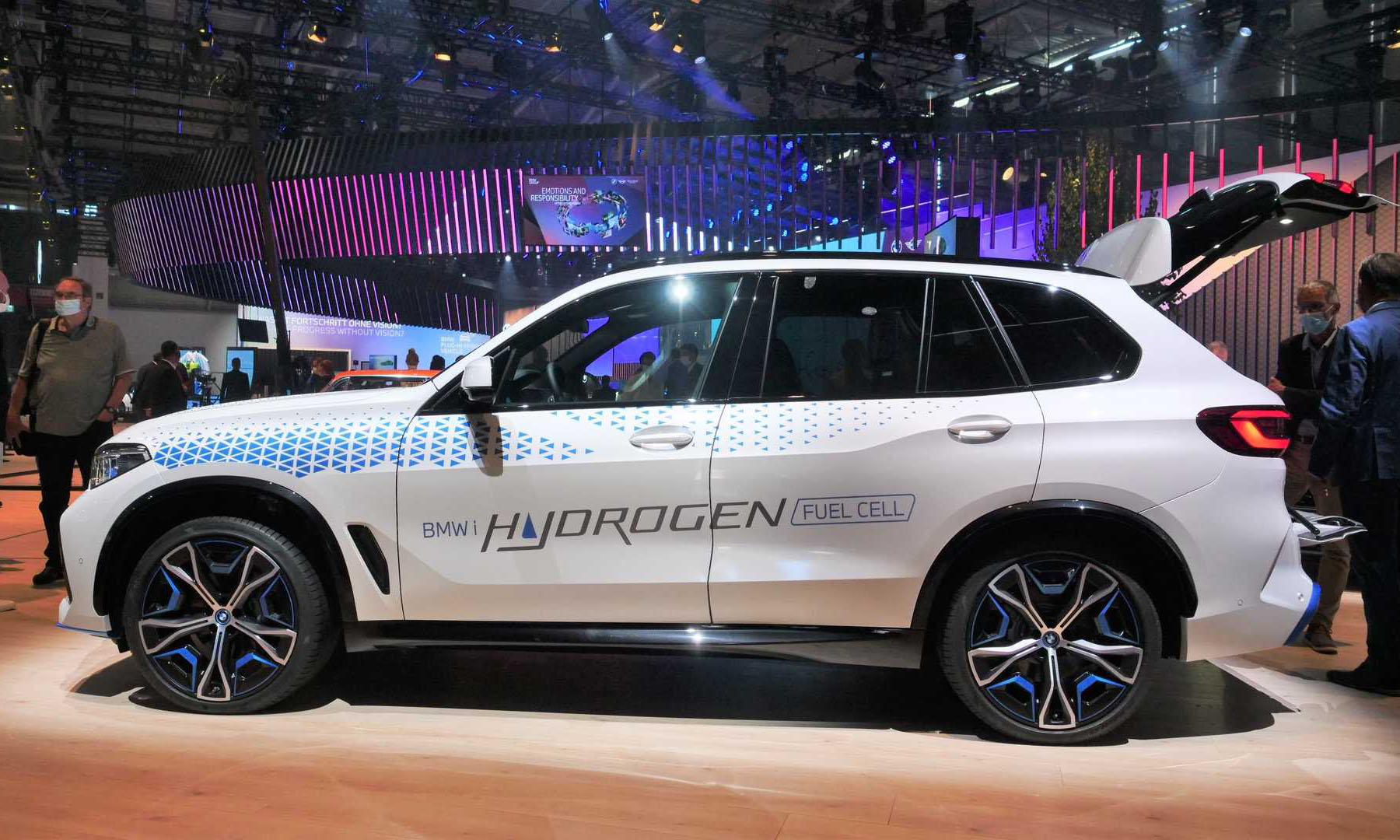 SUV sa alternativnim izvorom pogona